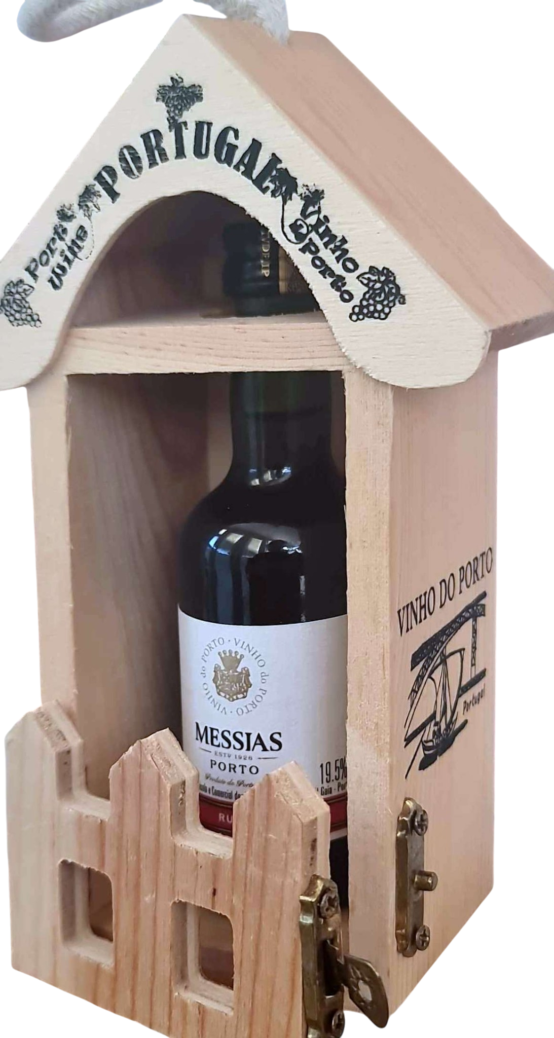 Messias Porto Ruby - in a wooden shed like hut with gate and latch, also hang up rope on top of rooF