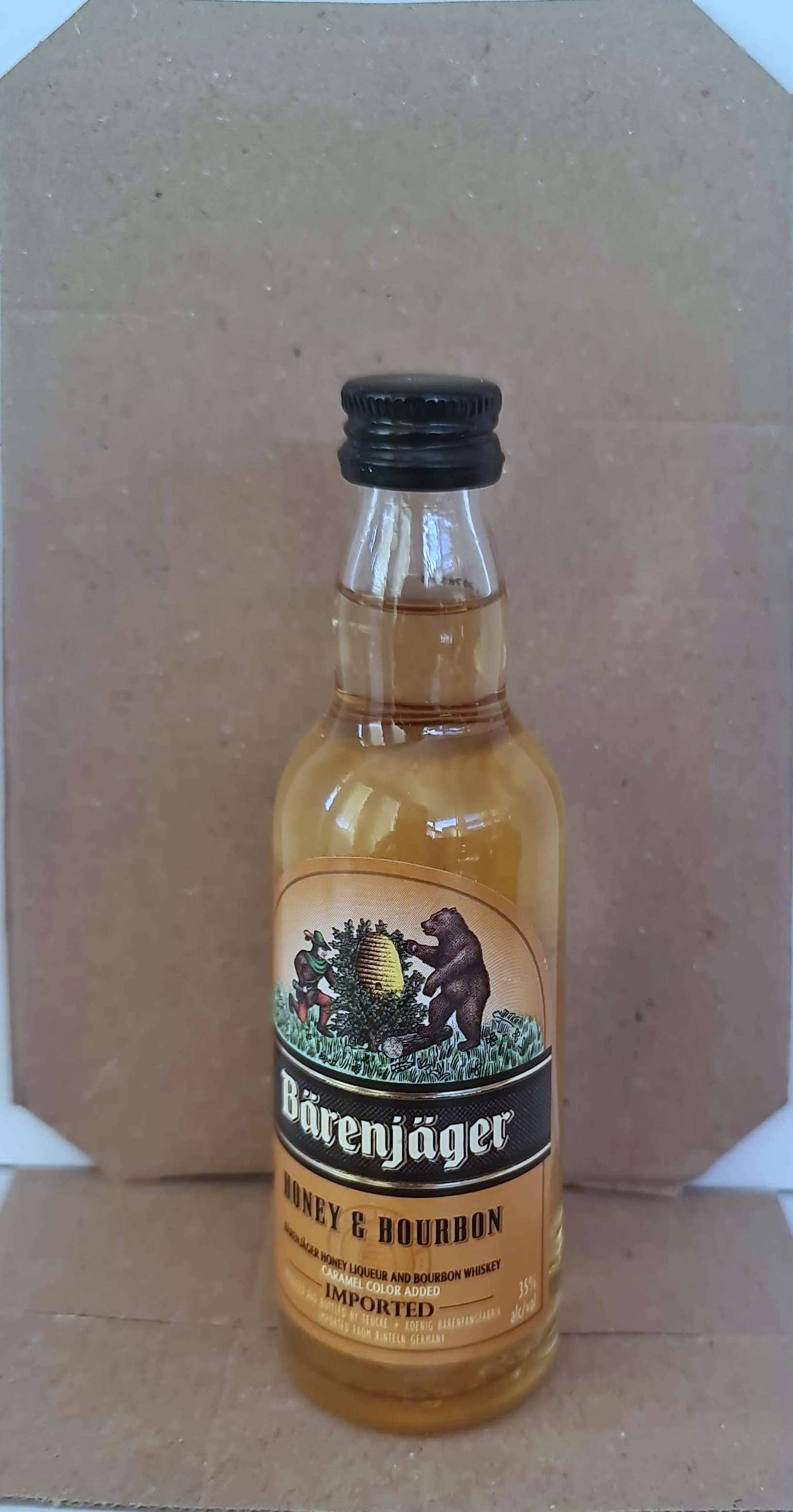 Barenjager Honey  Bourbon Wiskey, Caramel colour added2